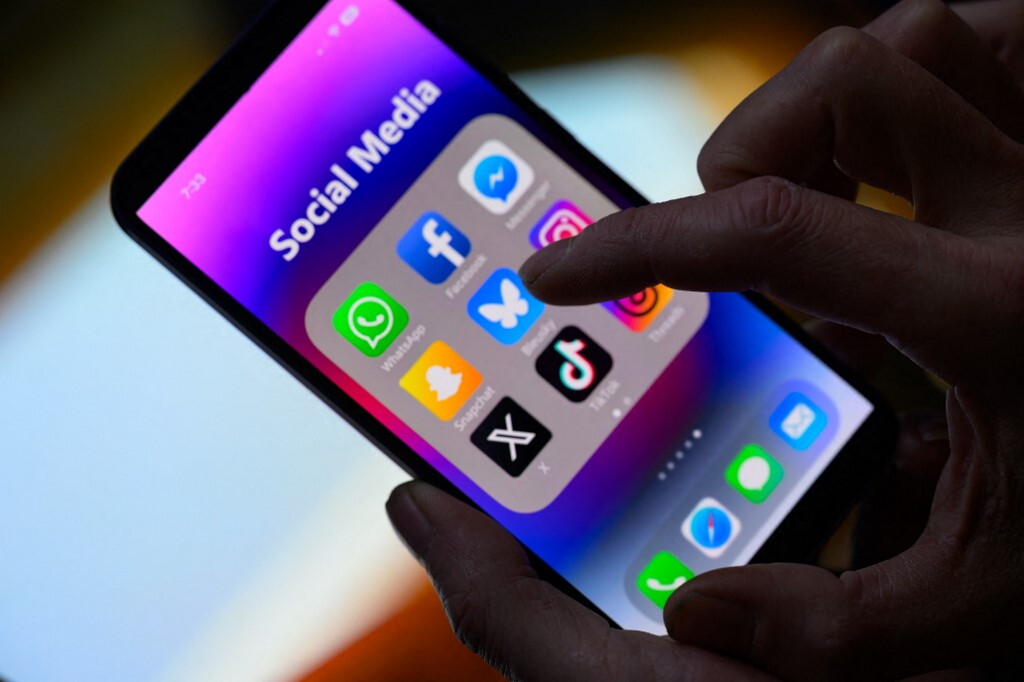 Foto dei minori sui social: serve il consenso di entrambi i genitori per gli under 14
