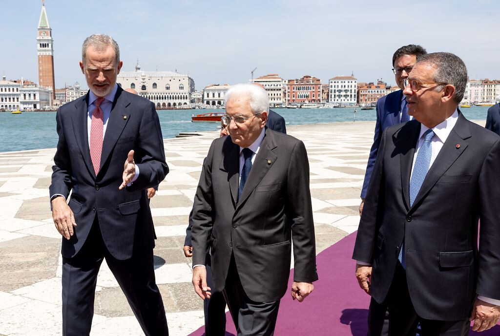 Il monito di Mattarella all'Ue: "Sull'Ia si passi alle regole concrete"