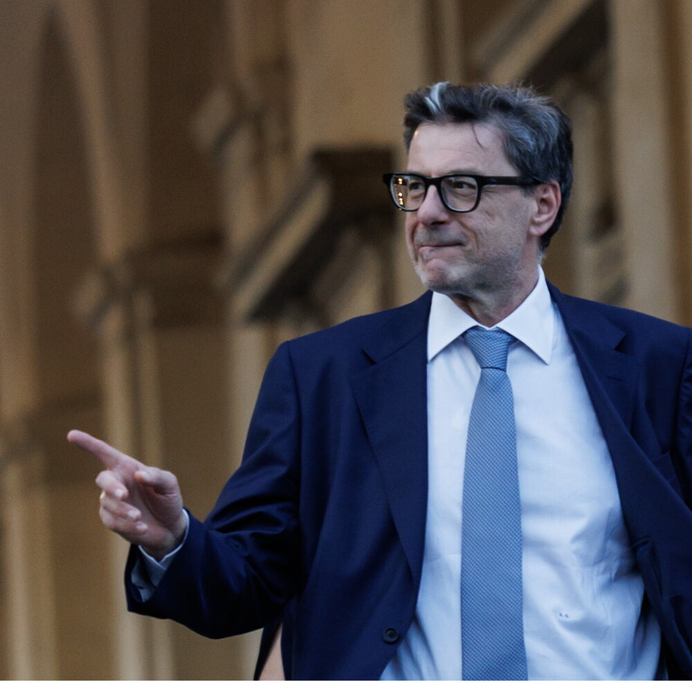 Giorgetti: "Mef neutral on banking risk. Exiting MPS when the price is better"
