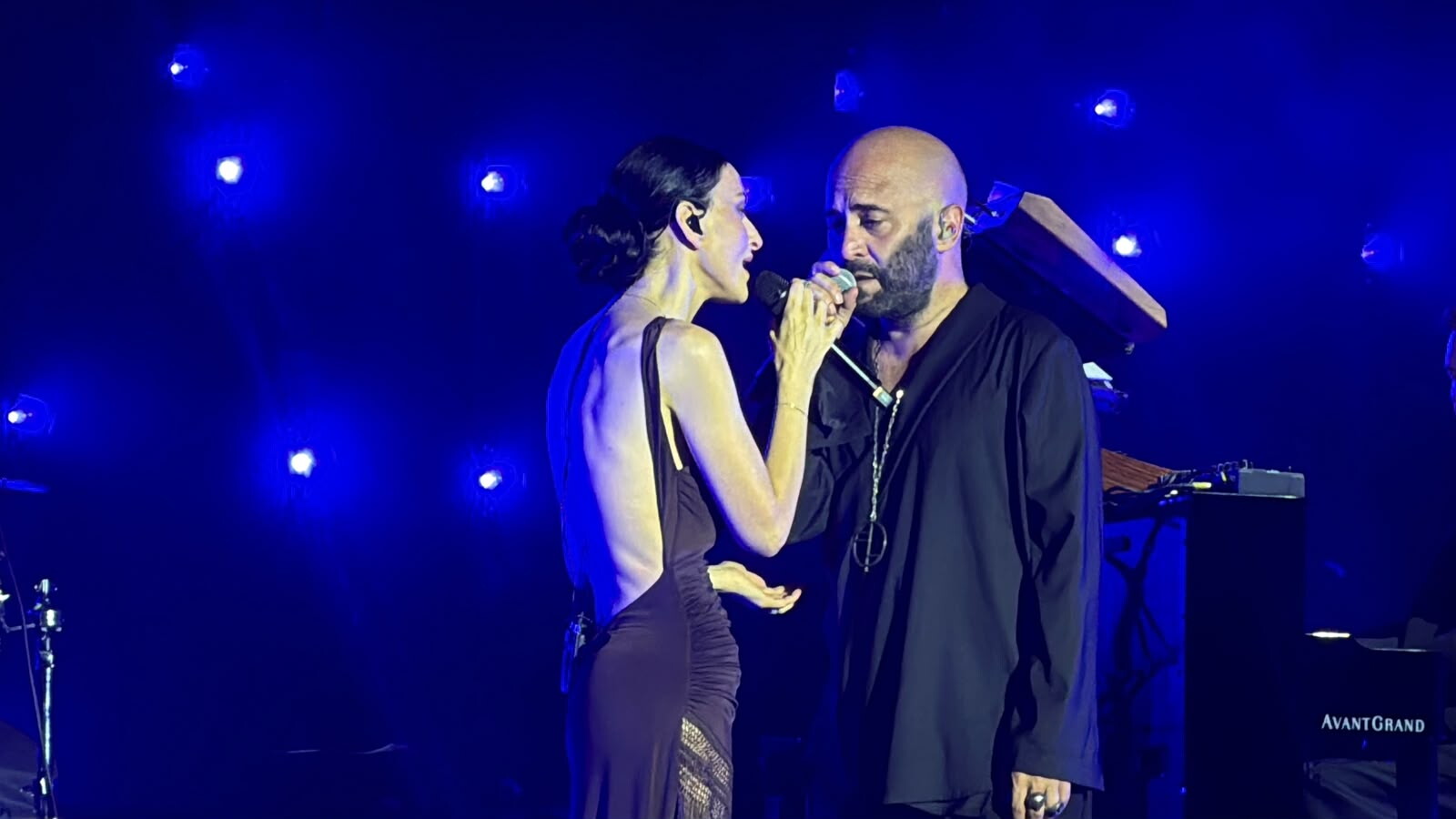20 anni di Negramaro a Rock in Roma, Sangiorgi si emoziona e dimentica le parole