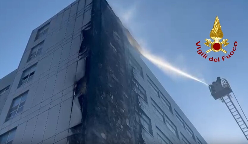 Incendio all'ospedale del Mare di Napoli: rogo domato, nessun ferito (VIDEO)
