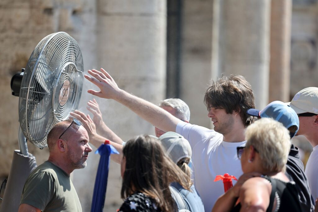 Caldo: allerta rossa sull'Italia, i consigli del ministero