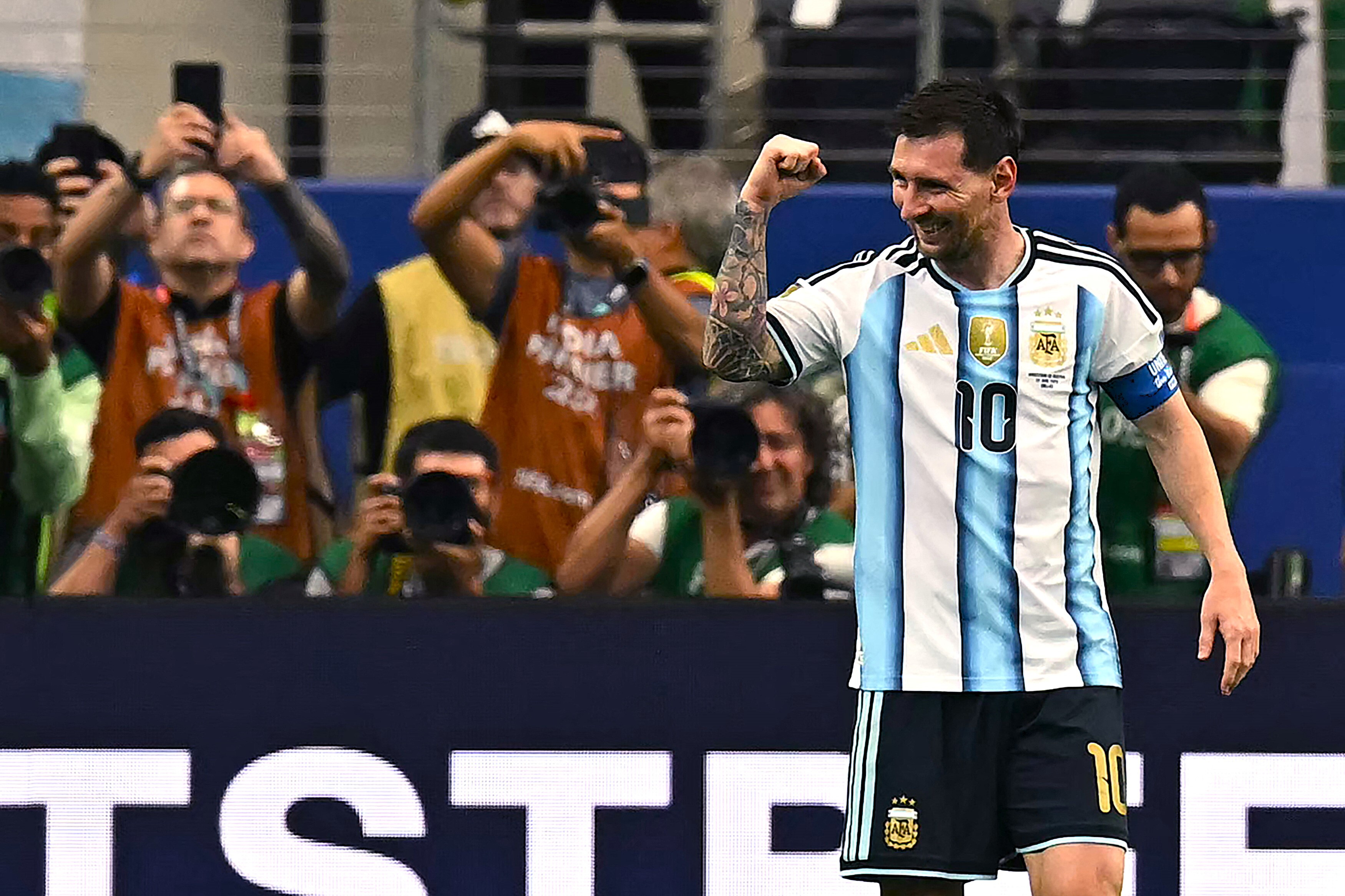Messi nella leggenda, 18 gol mondiali e Argentina ai sedicesimi