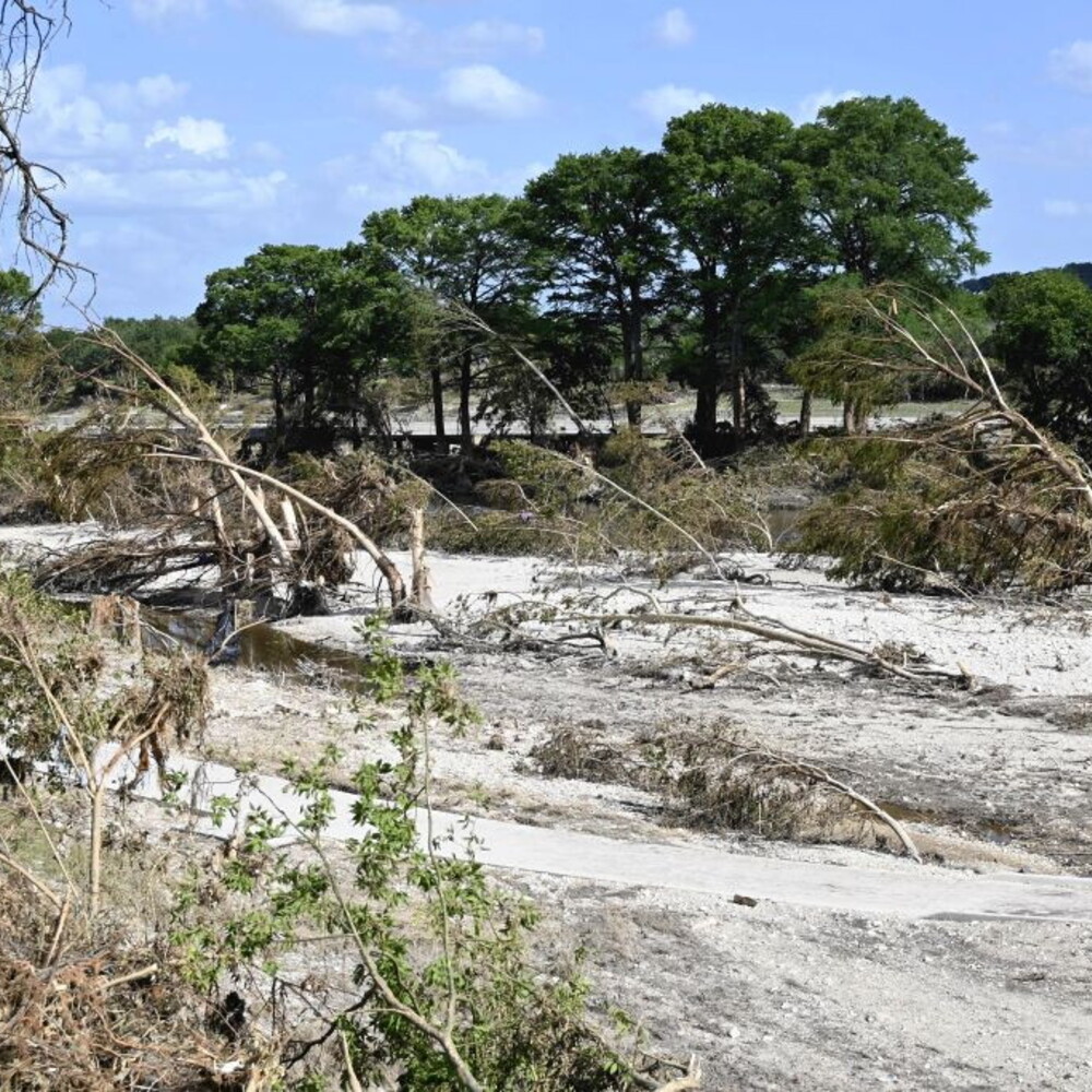 Anteprima: Usa, il centro estivo di Camp Mystic chiude. A poco meno di un anno dalla tragedia in cui…