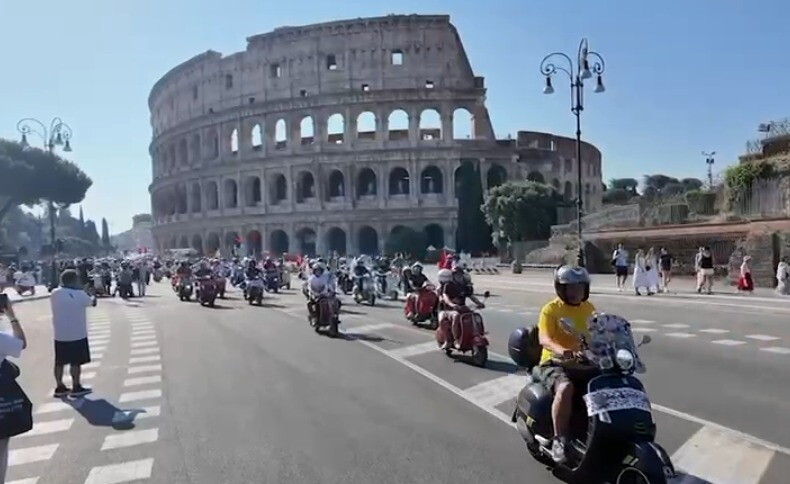 Le diecimila Vespe che hanno invaso il centro di Roma [VIDEO]