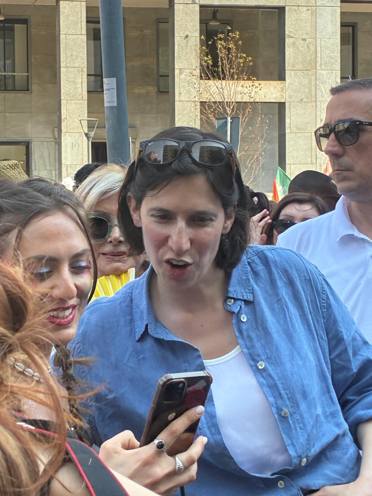 Elly Schlein: "L'omotransfobia uccide ancora. La politica rifletta"