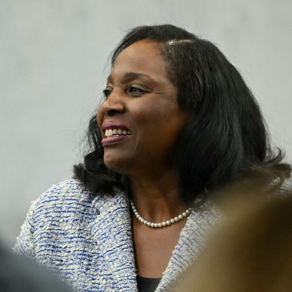 The US Supreme Court allows Lisa Cook to remain at the Fed