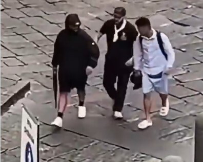 Rissa a Napoli, tre fermi. Sequestrato un Kalashnikov