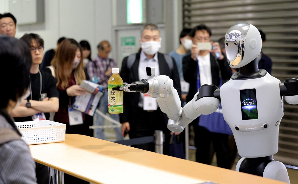 Il Giappone vuole sviluppare 10 milioni di robot IA entro il 2040