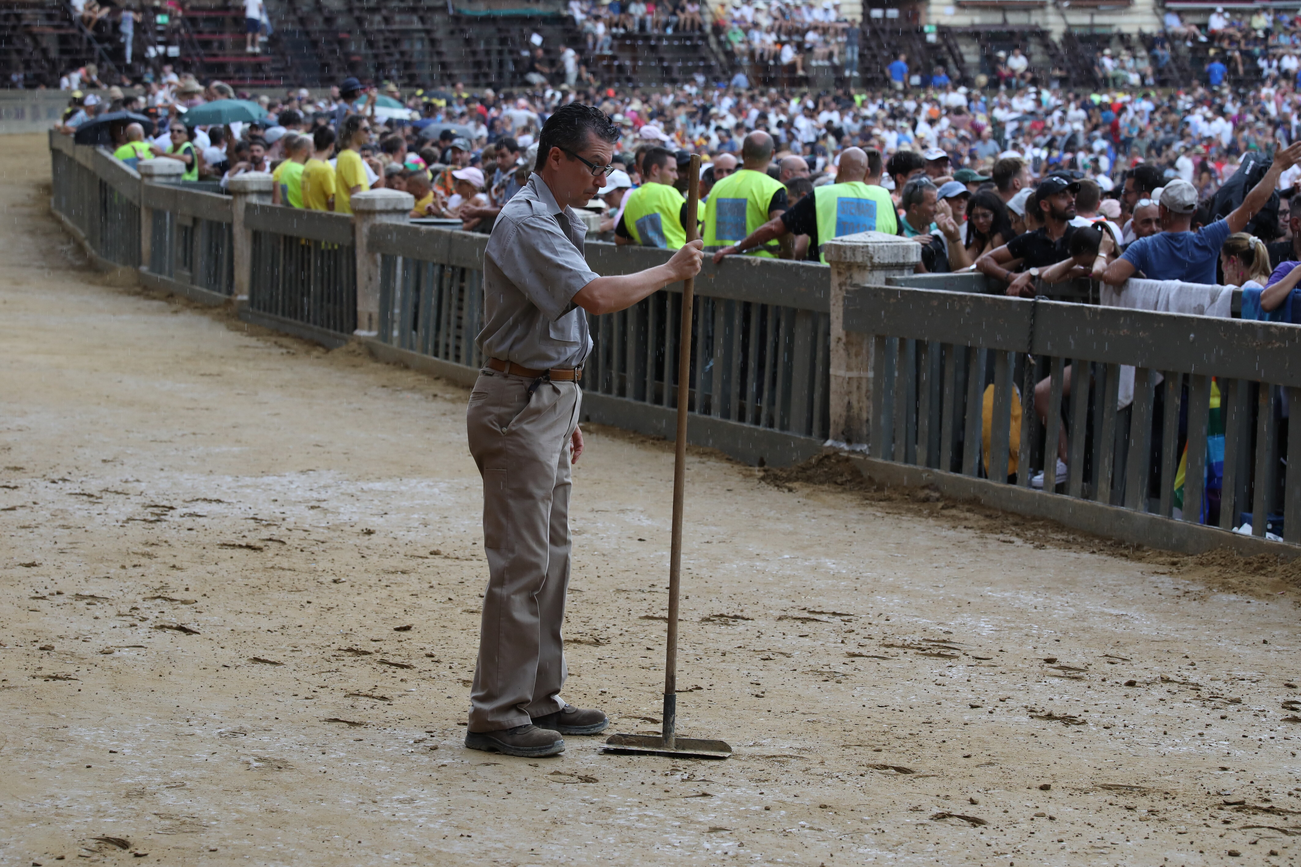 Il maltempo si sposta al Centro-Sud. Rinviato il Palio di Siena