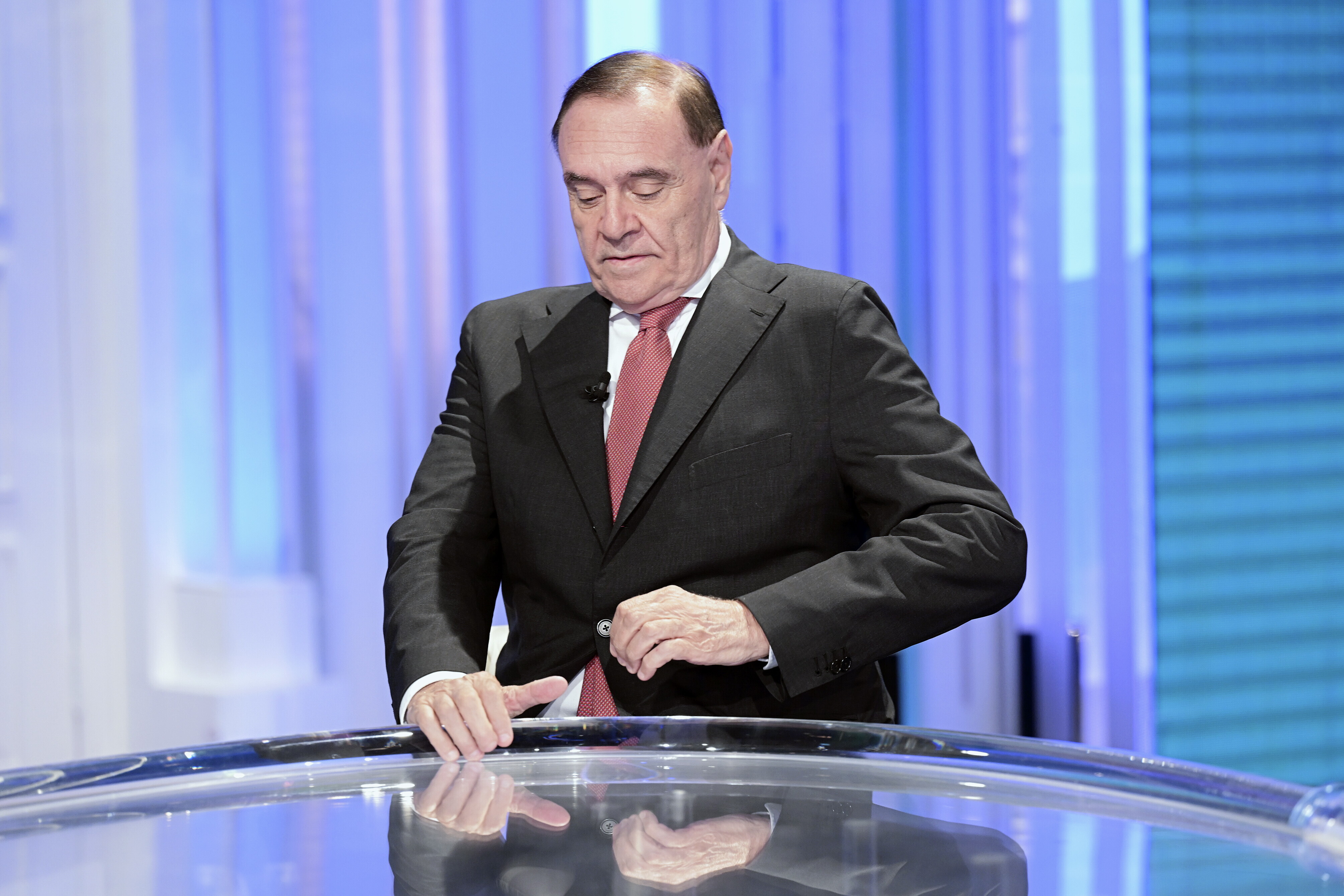 Mastella: "Ho un tumore e ho paura di morire solo"