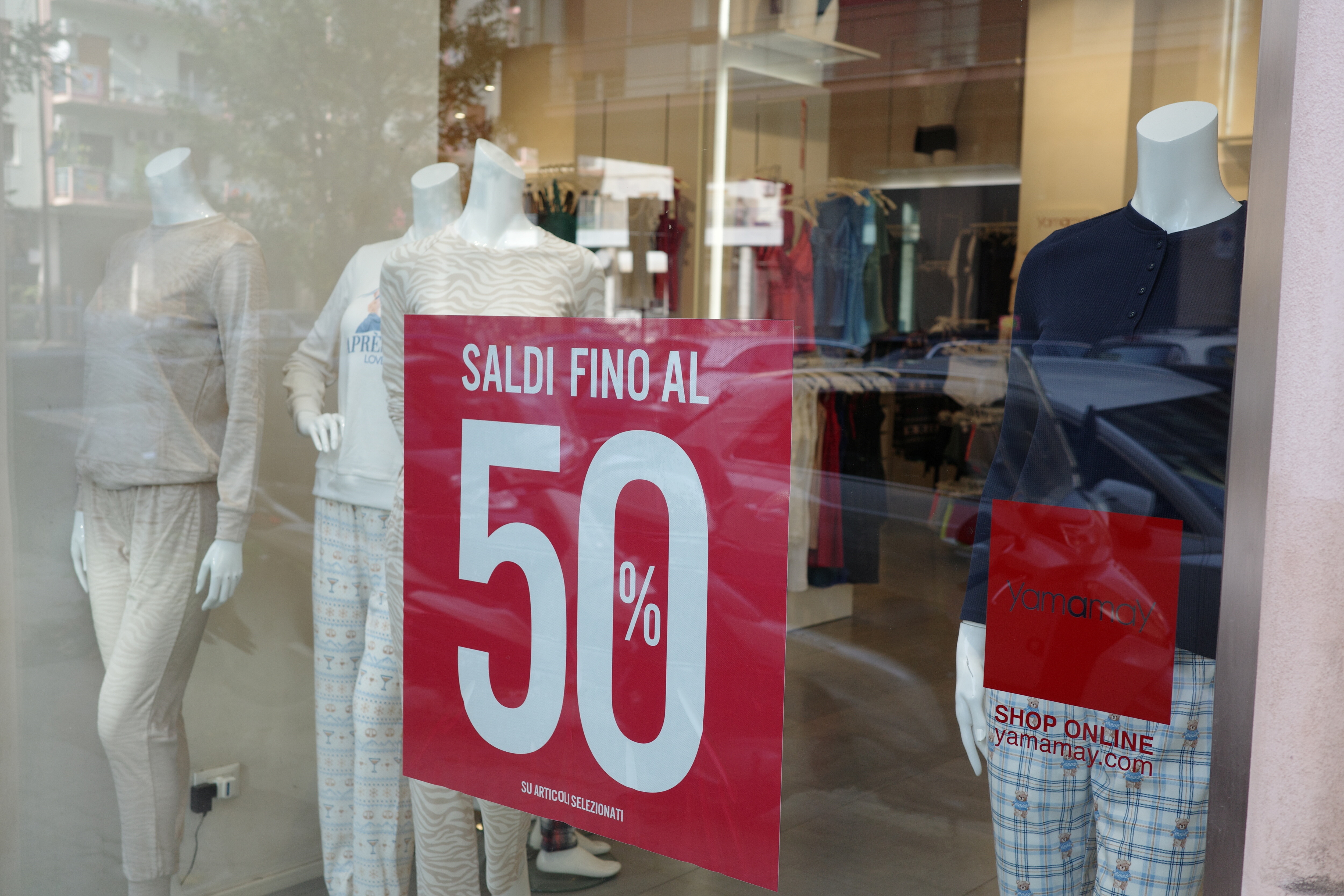 Saldi estivi al via. La spesa media sarà poco sopra i 200 euro a famiglia