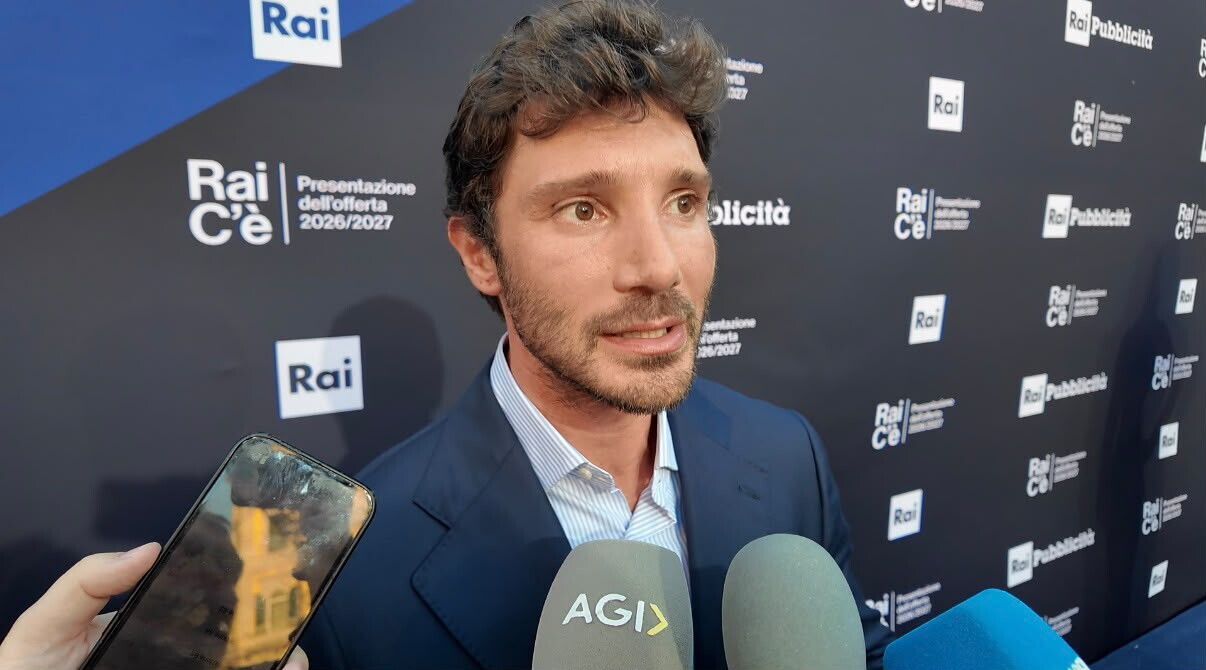"Ci sarà la serata Eurovision. Vasco? Se vuole ha le chiavi": ecco il Sanremo di De Martino
