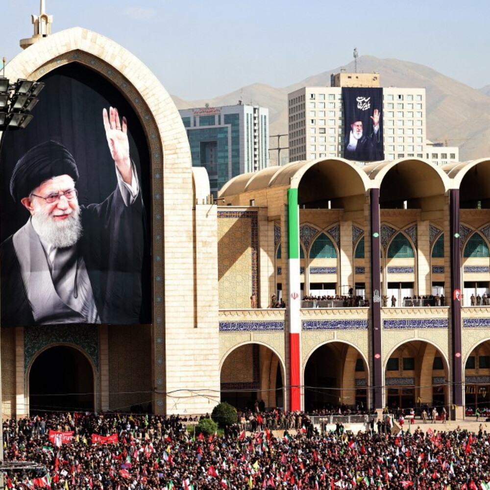 Khamenei’s funeral begins and will last 6 days. "Death to the USA and Israel"