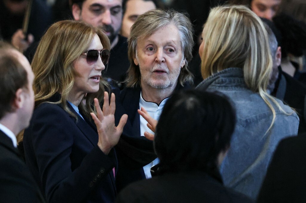 Paul McCartney canta al matrimonio di Taylor Swift “I Want to Hold Your Hand”
