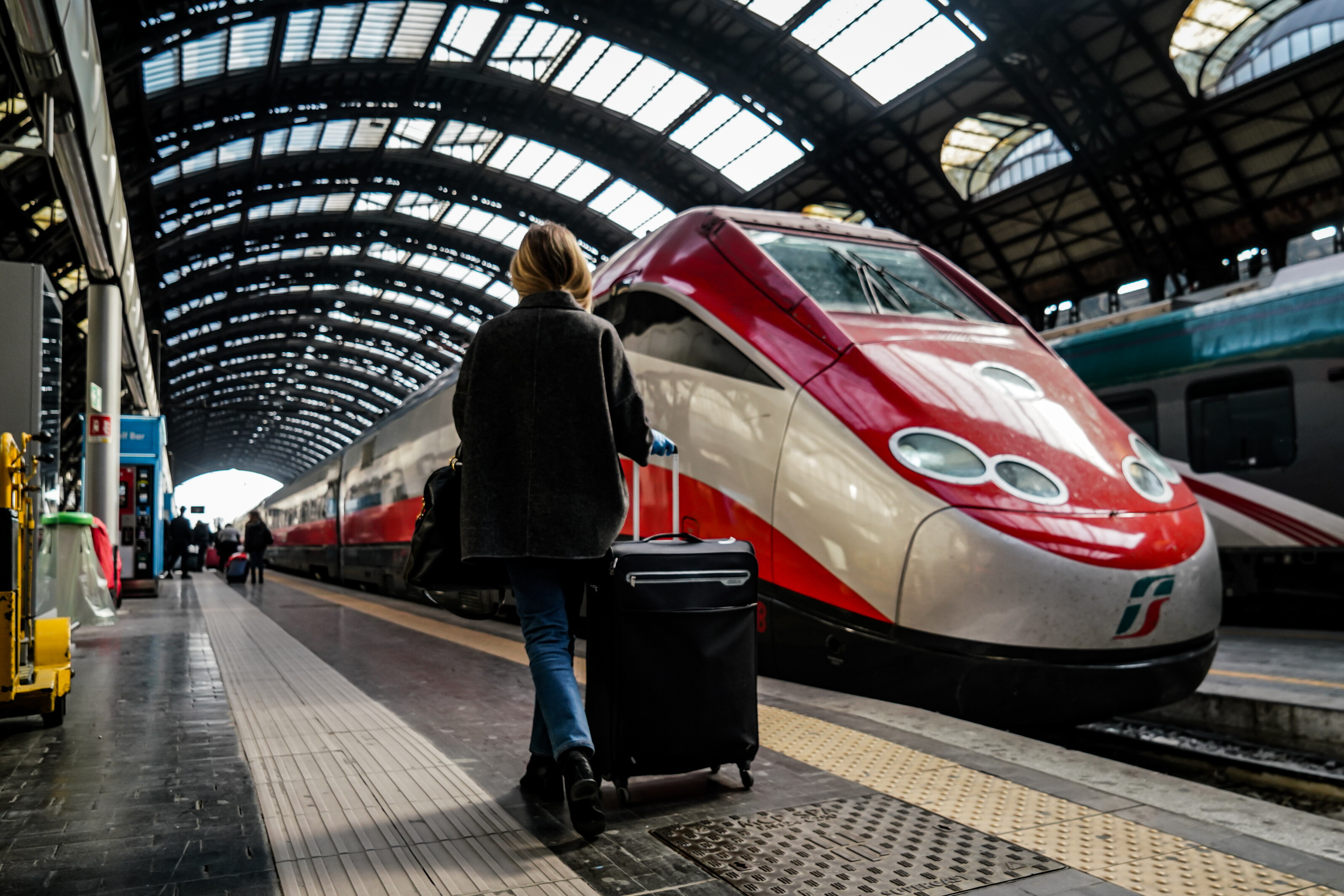 Guasto alla stazione di Milano Centrale, treni in ritardo fino a 40 minuti