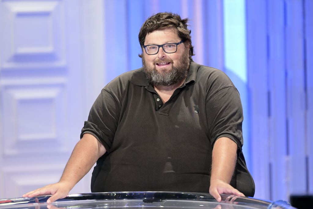 Mario Adinolfi agli arresti domiciliari: accuse di truffa ed evasione fiscale