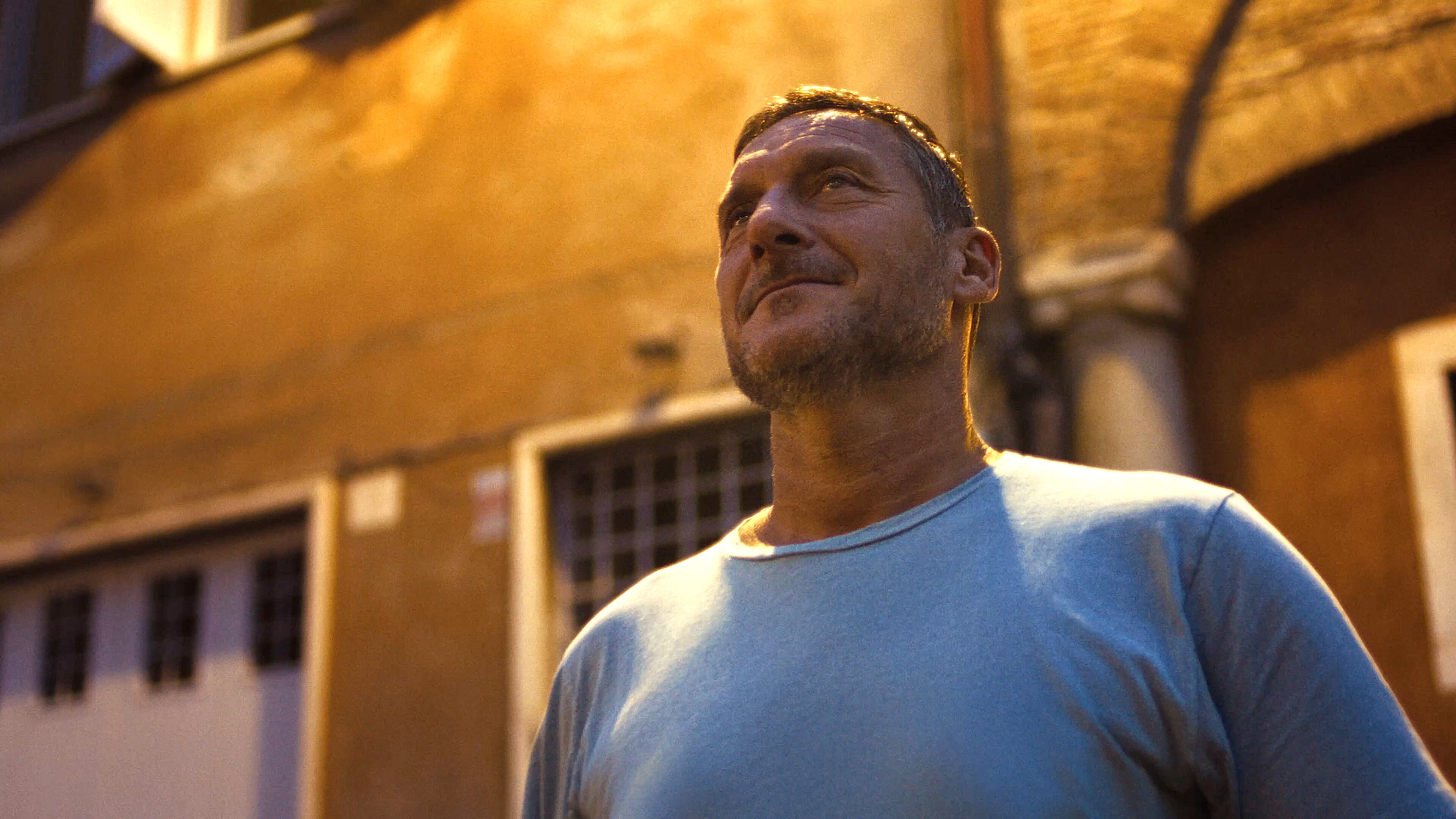 Nessuno riconosce più Totti a Roma. Video spot per Spider-Man