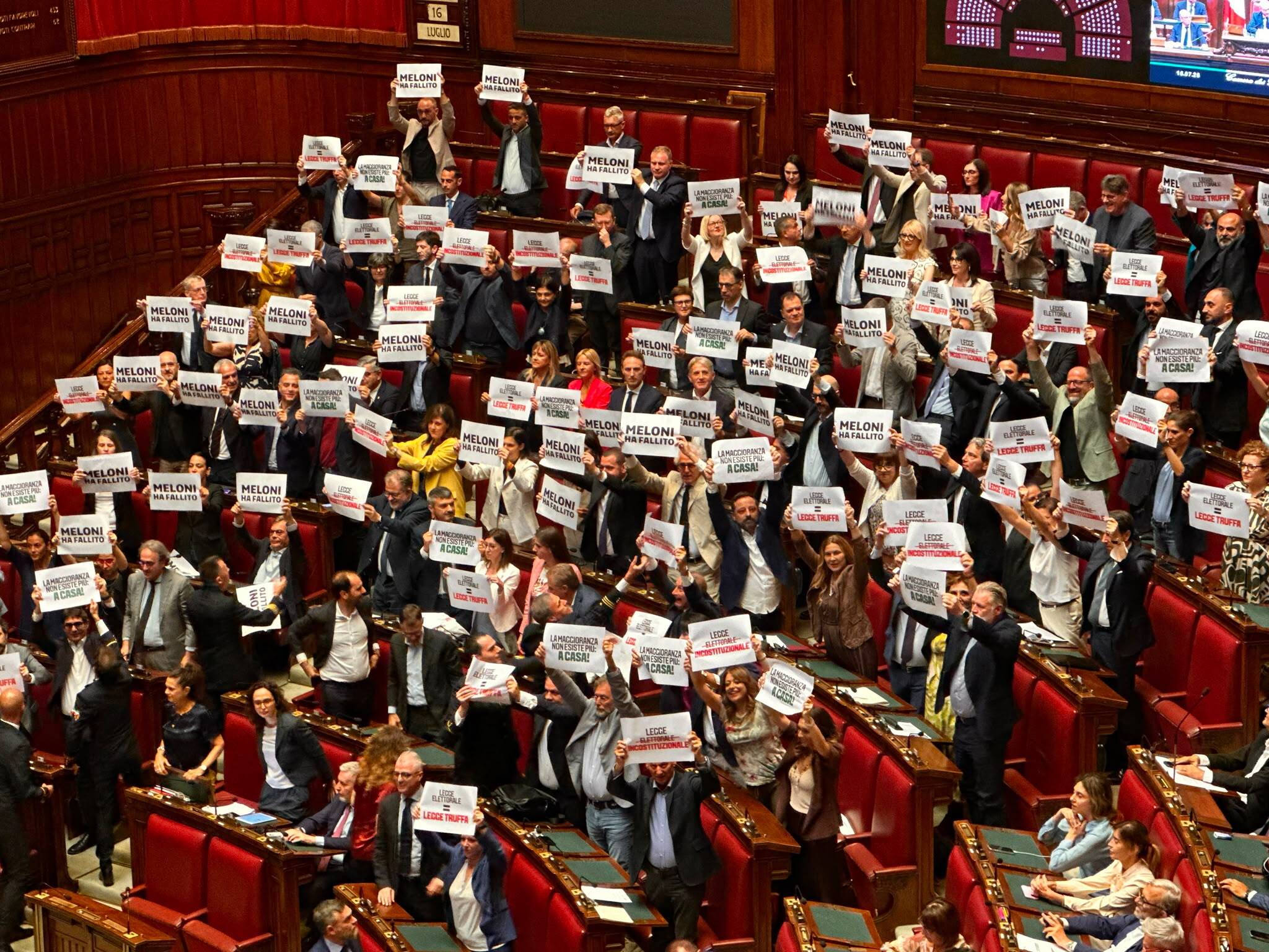 Legge elettorale, sì della camera con il voto segreto, 217 i voti a favore