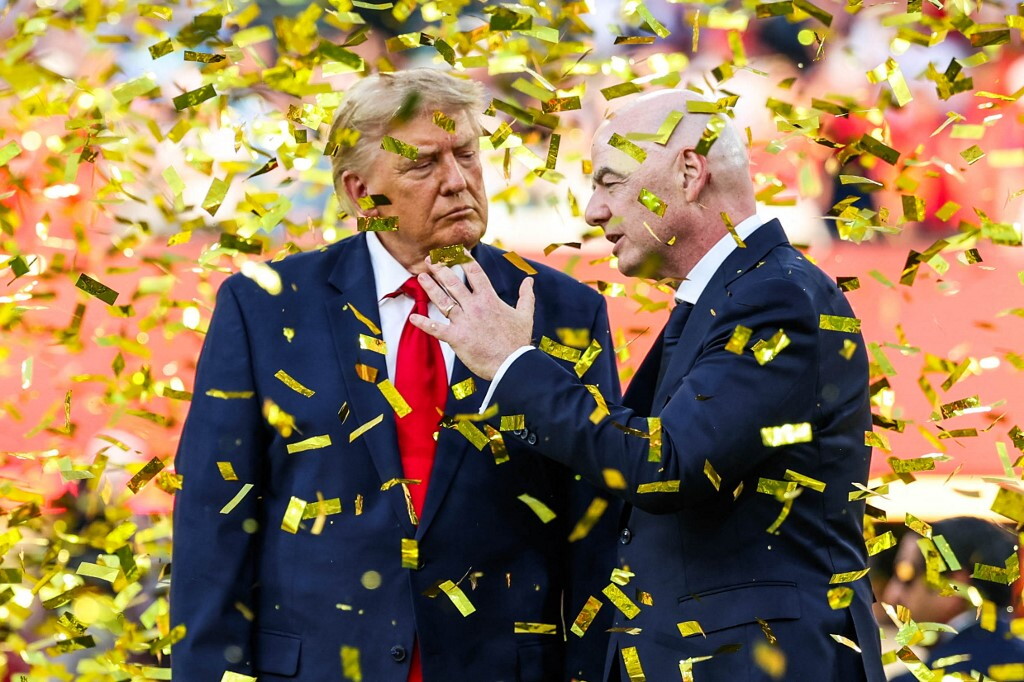 Trump e Infantino sul palco, i buu del pubblico fanno salire i decibel da 78 a 84. La geli...