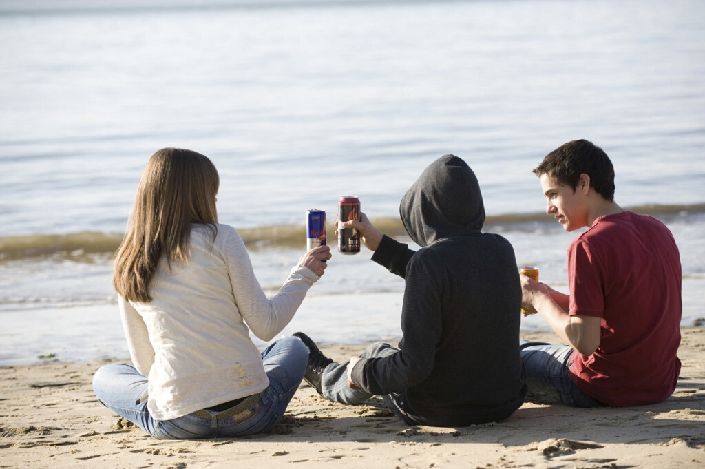Energy drink prima dei 12 anni per 4 minori su 10: ecco i rischi