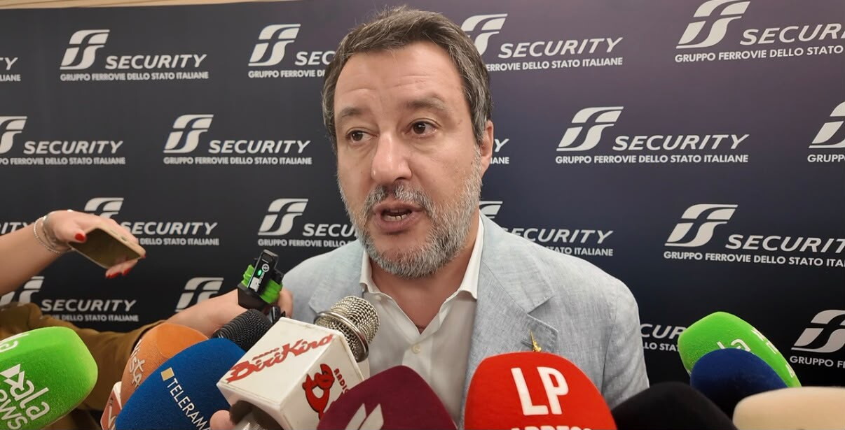 Salvini: "A Bologna bodycam renderanno giustizia agli agenti"
