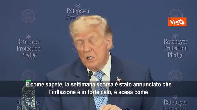 Presidente americano durante dichiarazione alla Casa Bianca su misure commerciali e politica internazionale, immagine di approfondimento