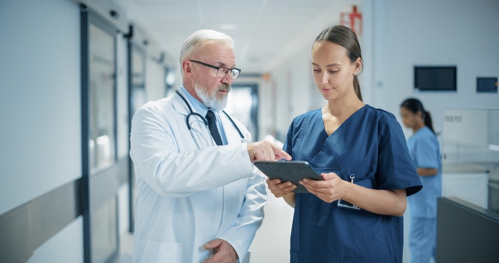 Firmato il contratto della Sanità, agli infermieri 240 euro lordi al mese in più