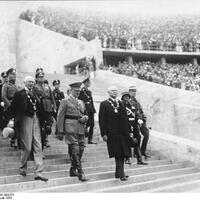 Tedofori e torcia olimpica un'invenzione di Berlino 1936