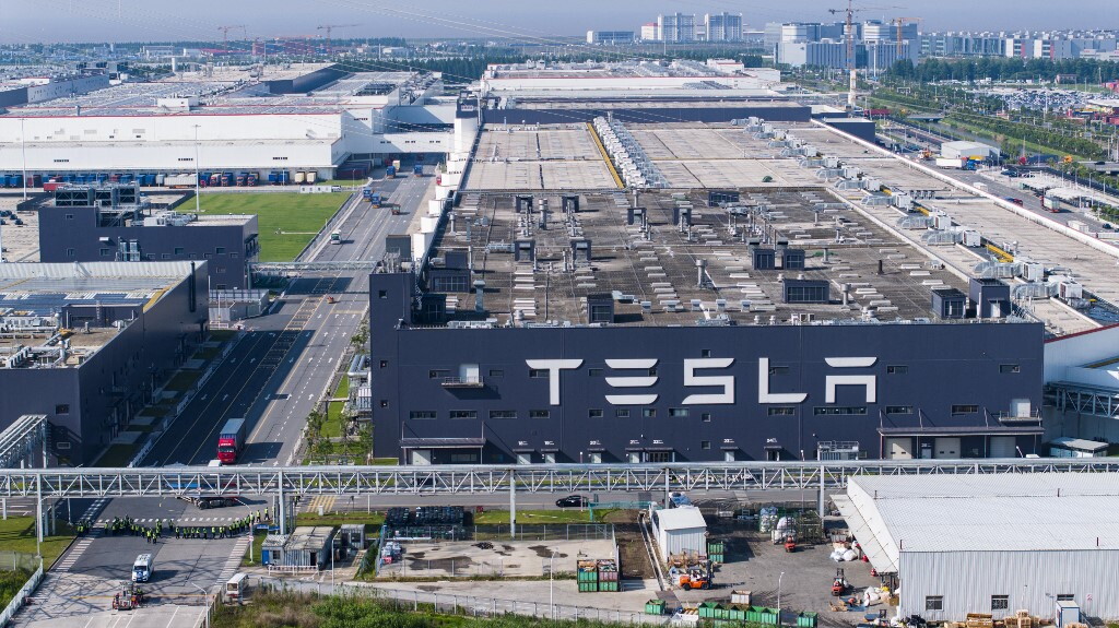 Musk nega la vendita delle attività Tesla in Cina. Sullo sfondo resta la fusione con SpaceX