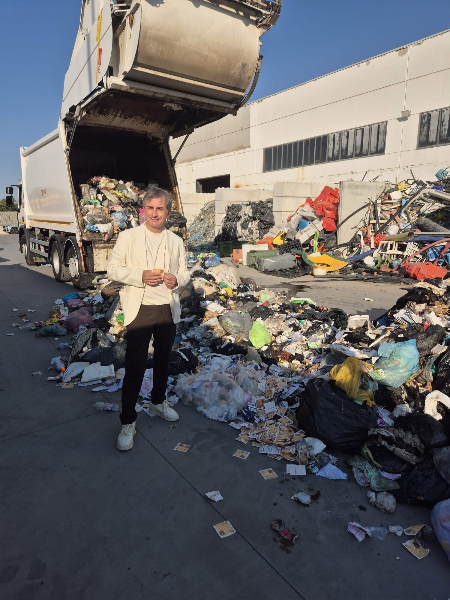 MillionDay da 1 milione finisce nei rifiuti: la caccia al tesoro a Bitonto