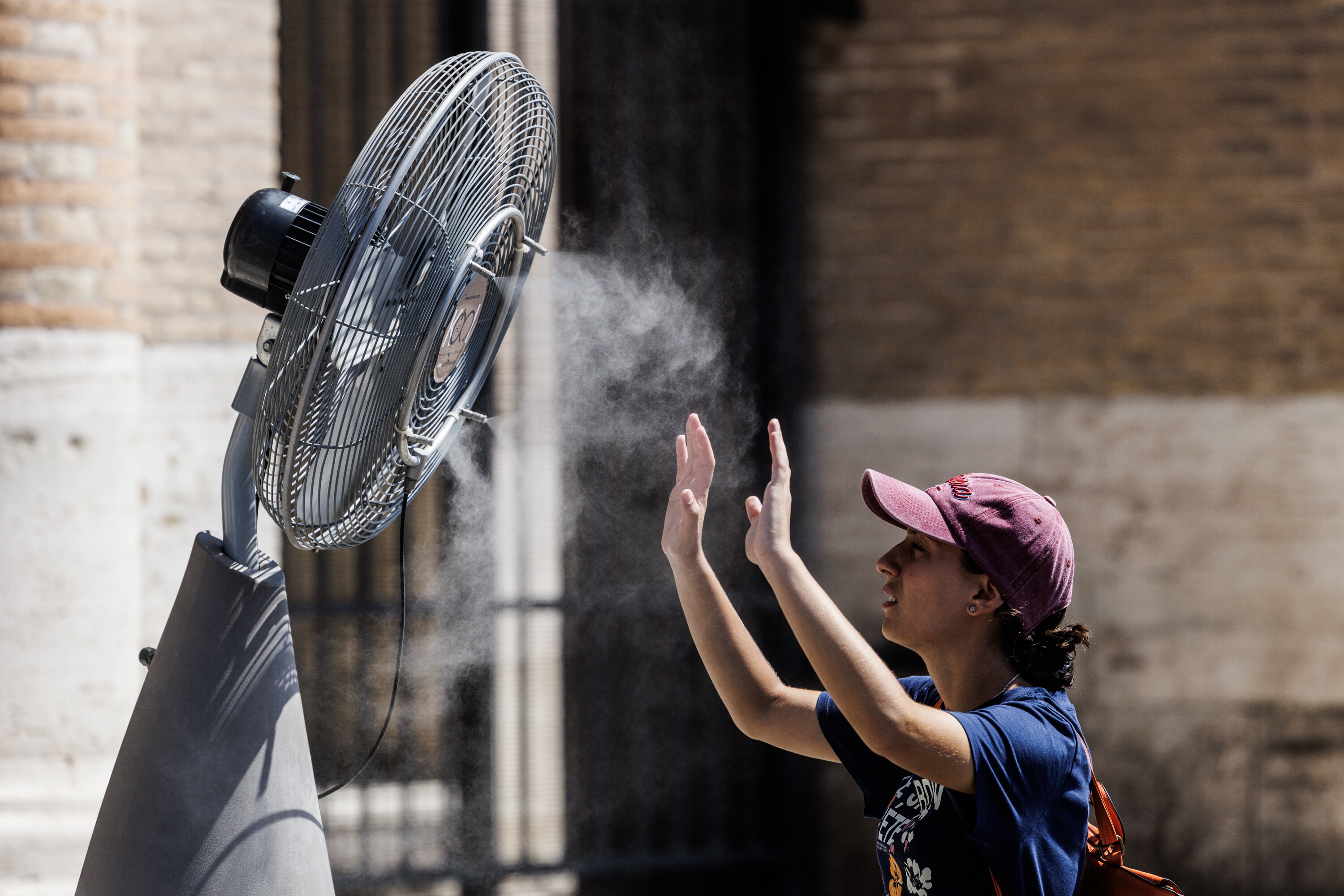 L'allarme di Legambiente: città bollenti già da giugno. A Roma l'asfalto raggiunge i 63 gradi