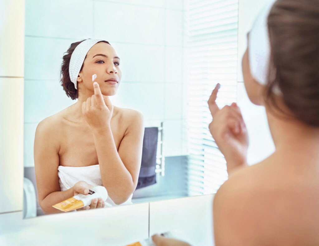 Trucco anti-afa e pelle perfetta: la beauty routine che resiste al caldo
