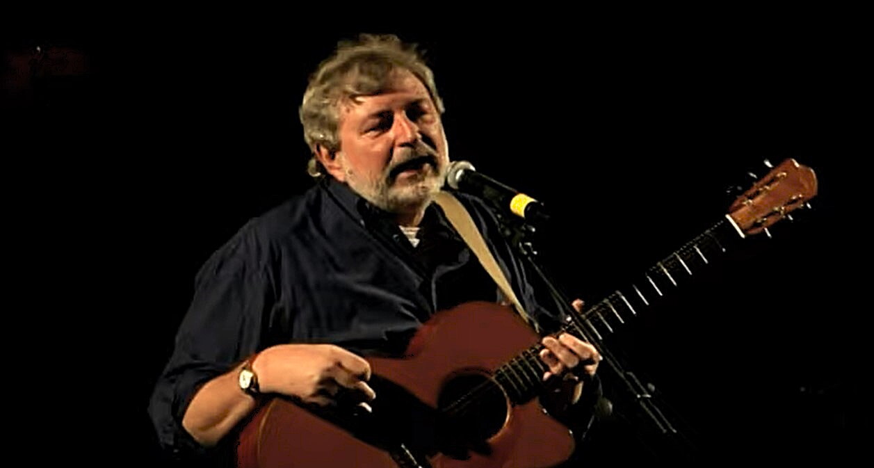 Guccini, il 'maestrone' che sognava "un mondo coperto di grano"