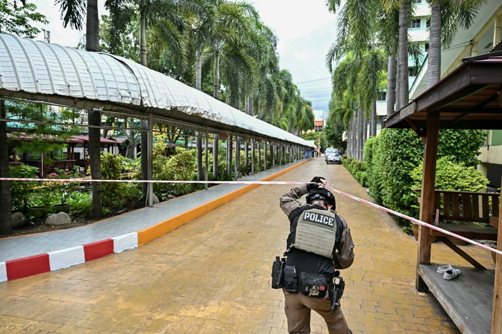 Sparatoria in una scuola a nord di Bangkok: studente uccide due insegnanti e si suicida