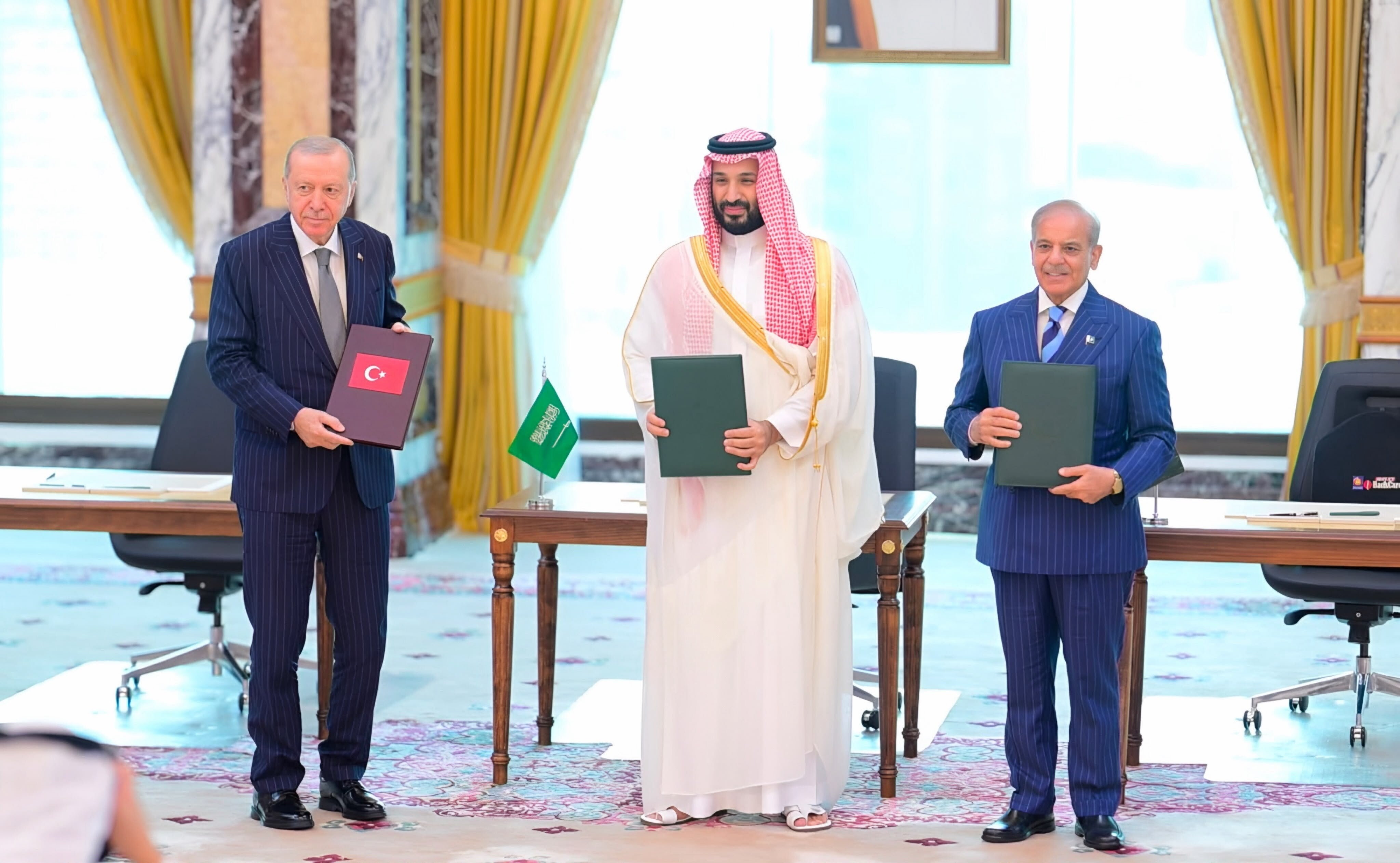Arabia Saudita, Turchia e Pakistan firmano l'accordo di mutua difesa. Teheran: "Riad non s...
