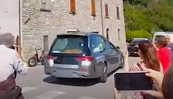A Pavana ultimo addio a Guccini. La figlia: "Grazie a te so dove andare a cercare"