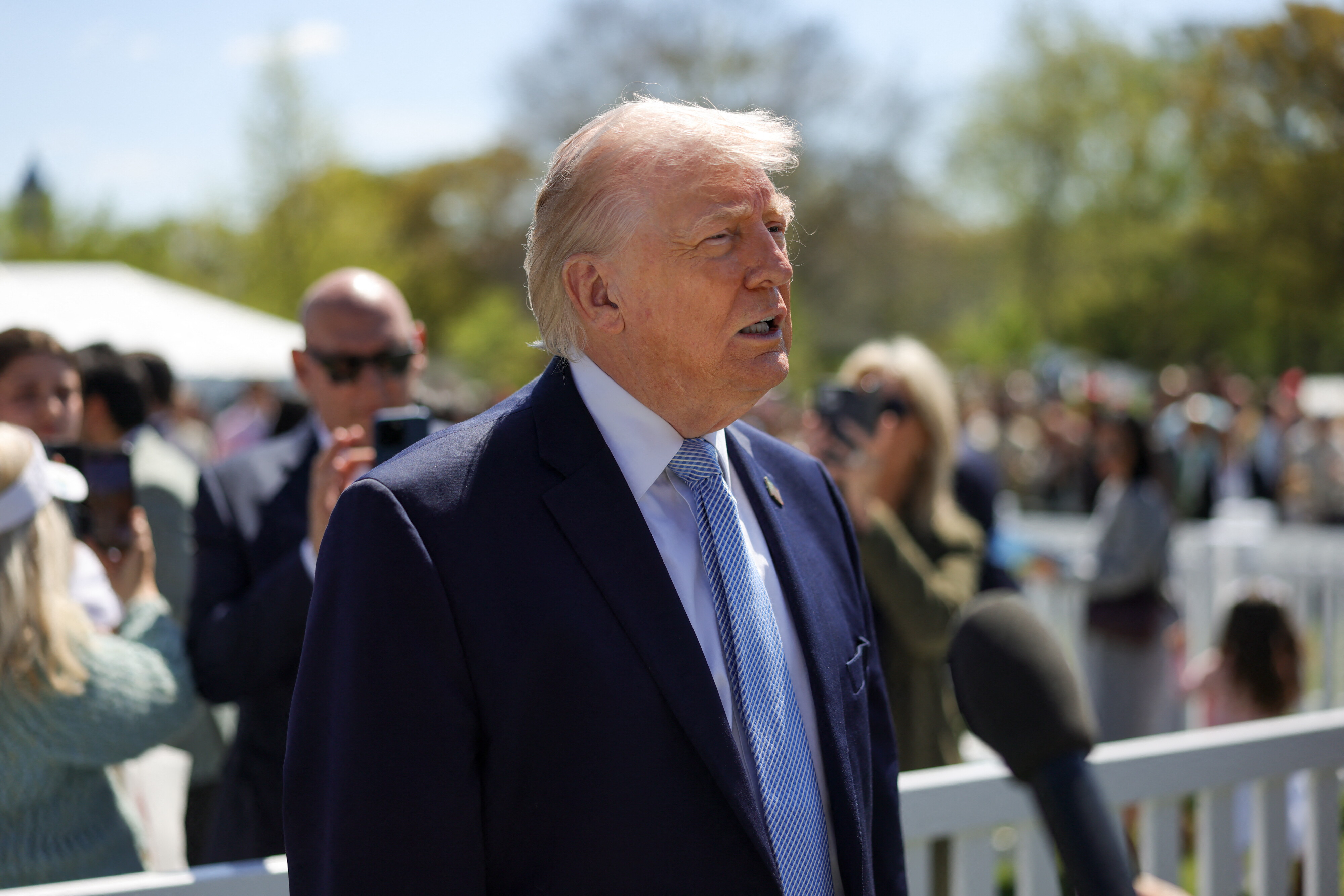 Trump 'rimborsa' le imprese americane con 100 miliardi di dollari per gli effetti dei dazi