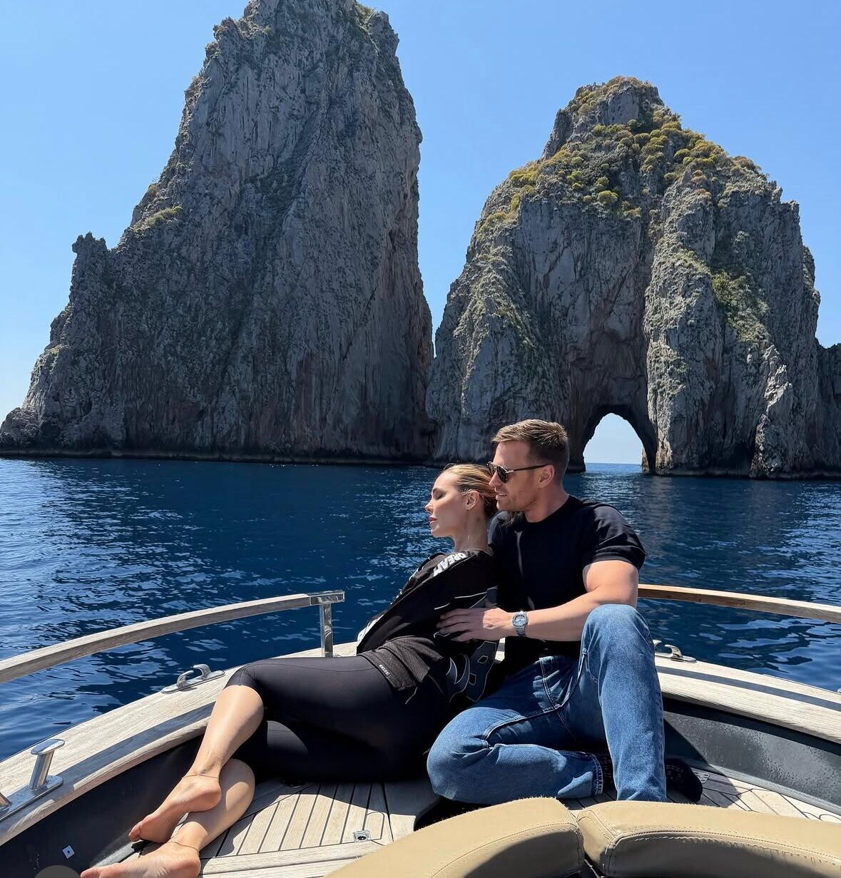 Ilary Blasi si sposa domani a Ravello, tutto pronto per il rito ma sui dettagli bocche cucite