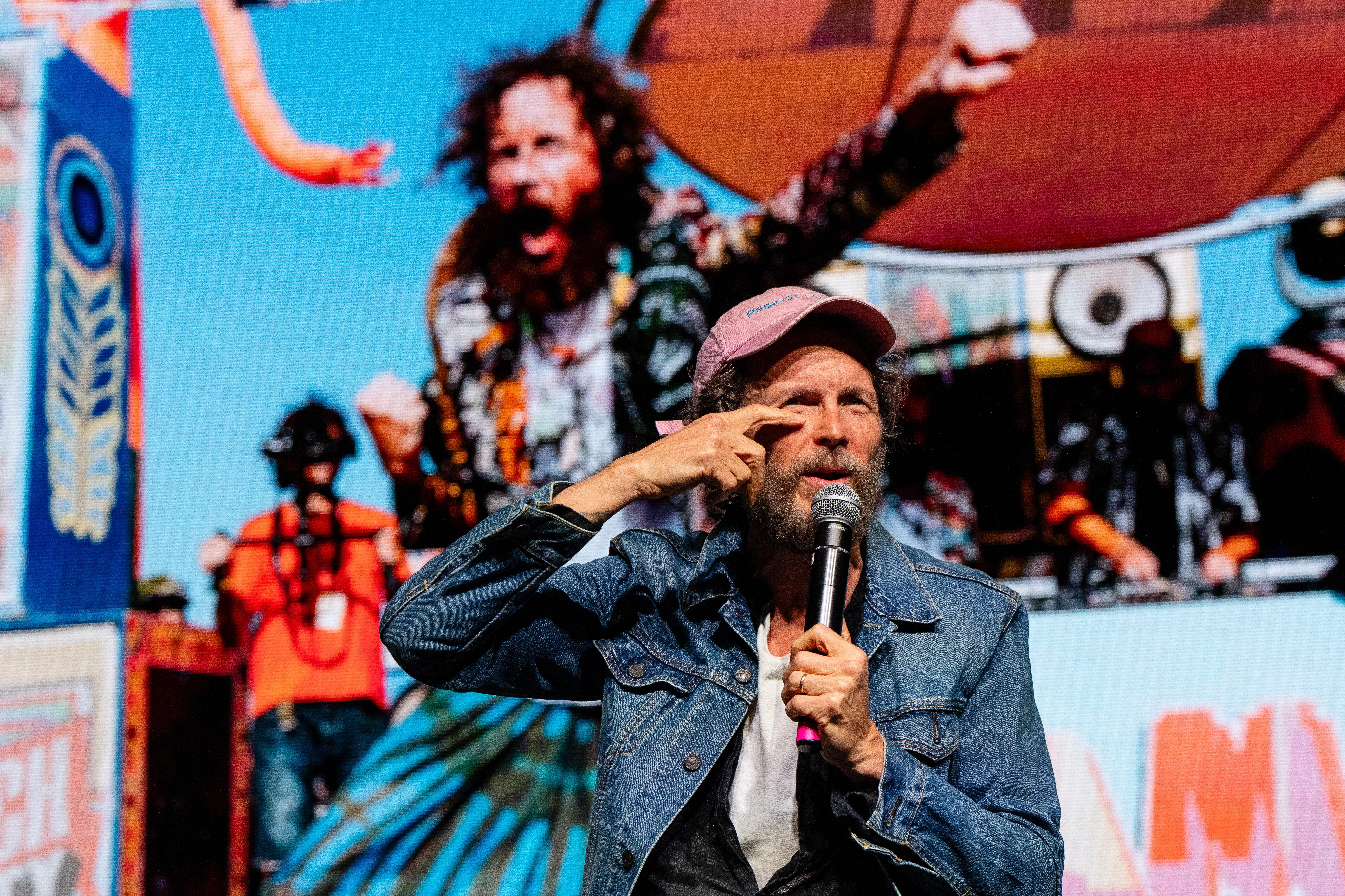 Jovanotti in un video dopo lo stop a Barletta: "Niente concerto per amianto, la sicurezza ...