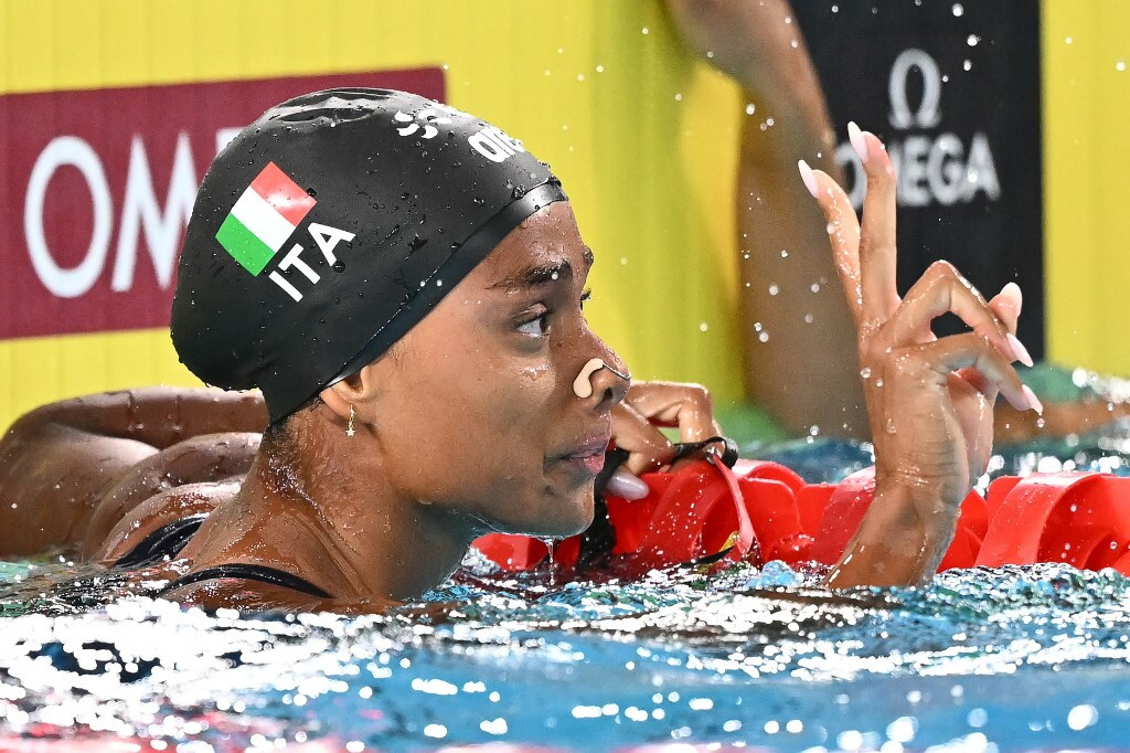 Il ciclone Sara Curtis conquista Parigi. Oro e record del mondo nei 50 dorso