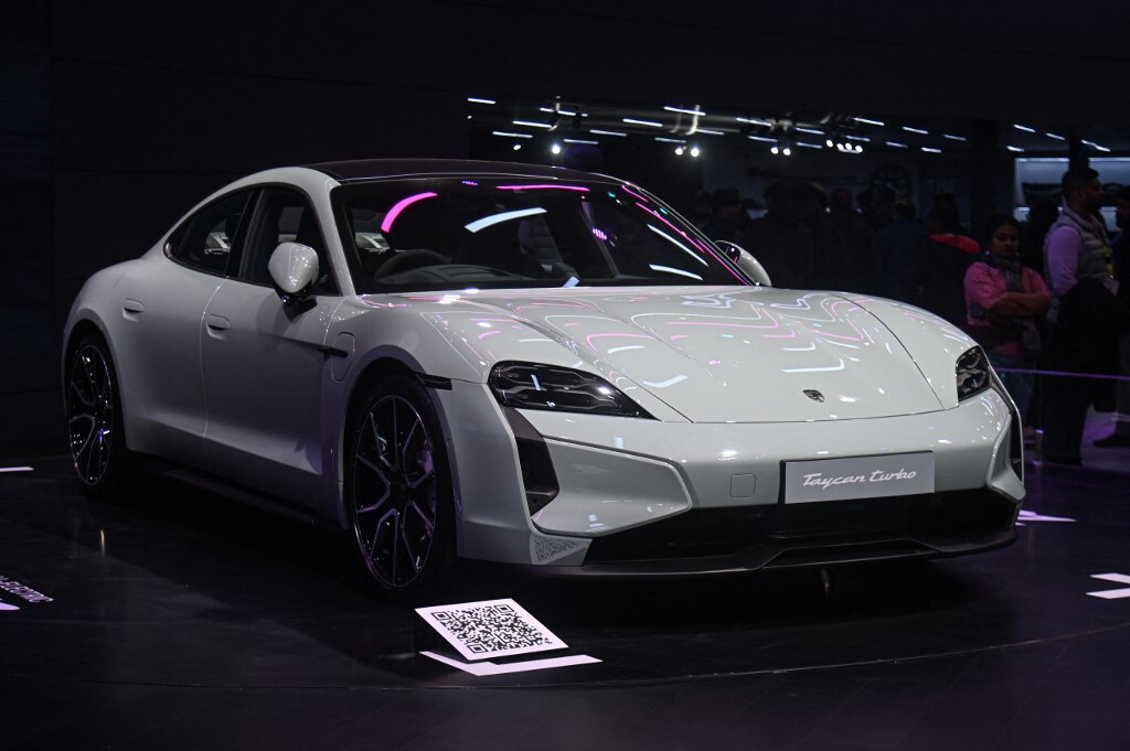 Porsche frena sull'elettrico, a rischio il modello Taycan