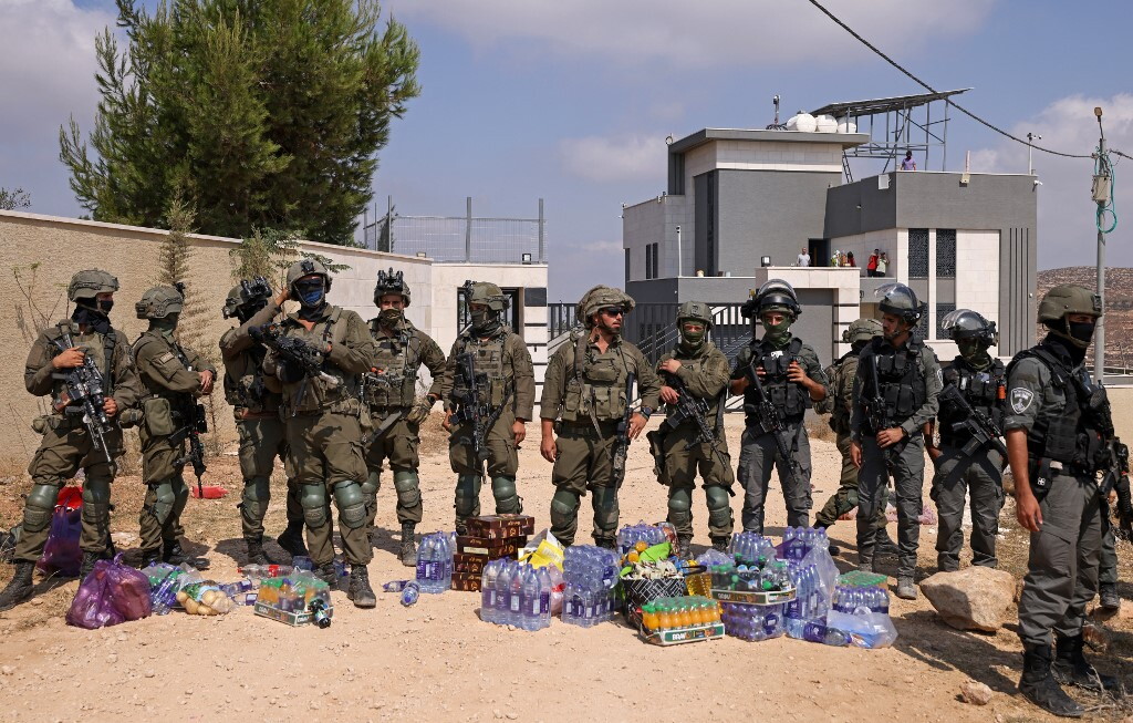 Evacuati i 5 italiani in Cisgiordania bloccati nel villaggio assediato dai coloni israeliani
