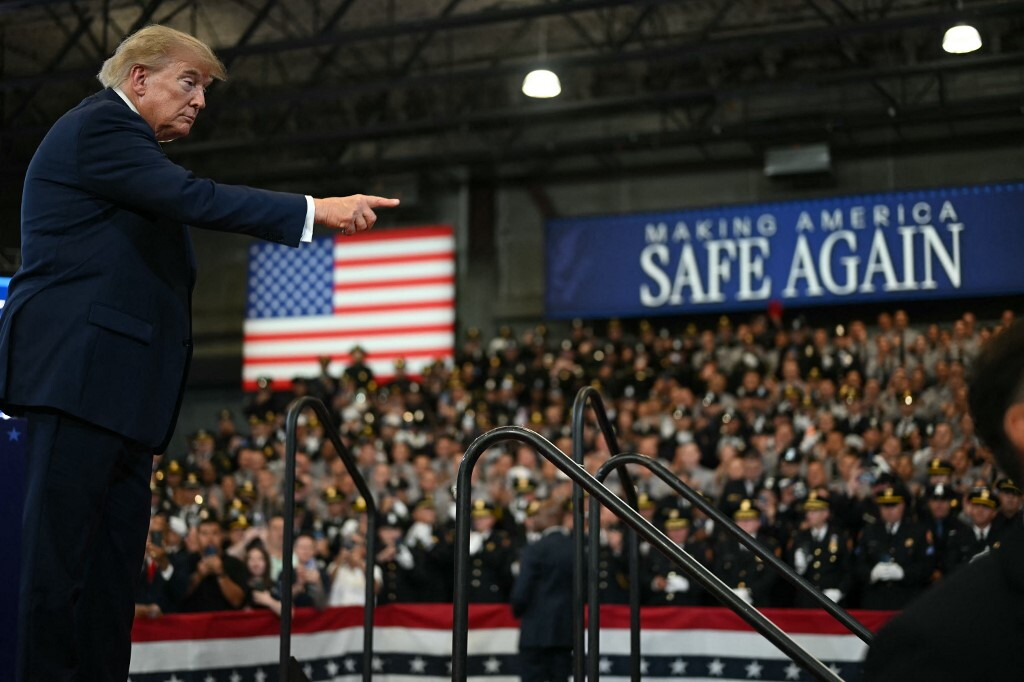 Trump show a un comizio: "Presto dichiarerò lo Stretto di Hormuz territorio degli Usa"