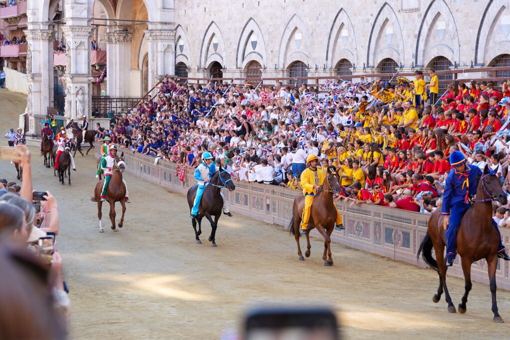 Il Palio di Siena rinviato per il maltempo