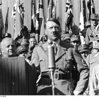 Il professore che per due volte mise il bisturi nella gola di Hitler
