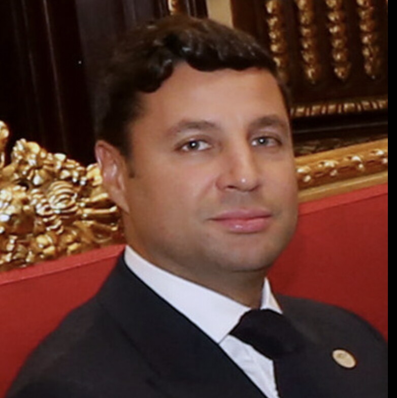Elicottero da turismo si schianta in Kenya, tra i morti l'imprenditore e politico Michele ...
