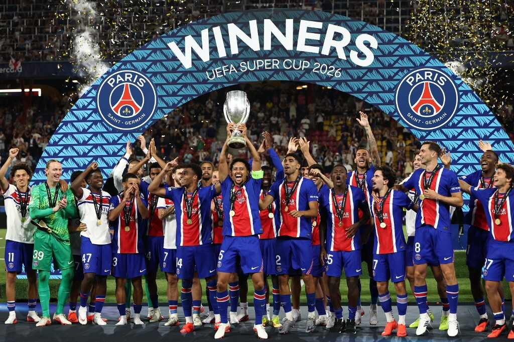 Il prato del Parco dei Principi danneggiato dall'estate rovente, il Psg gioca in trasferta