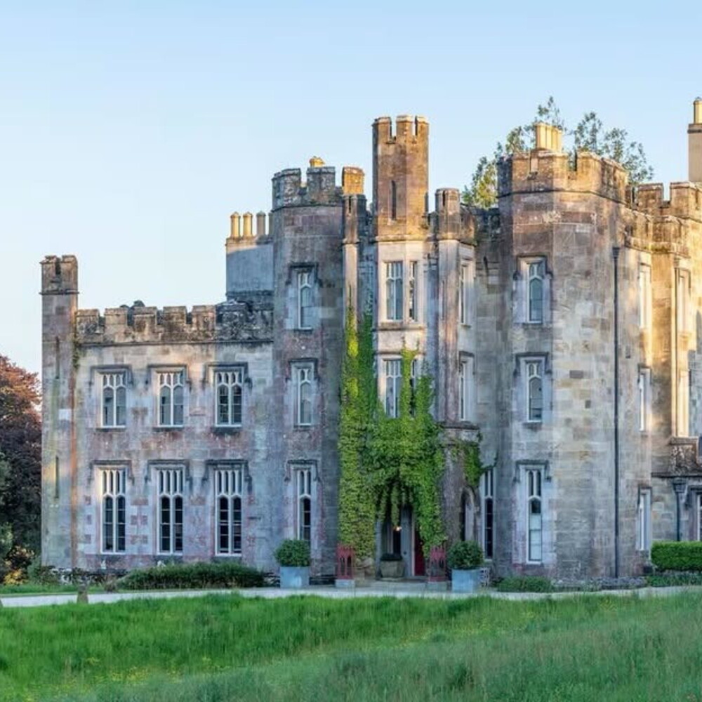 Anteprima: Mark Zuckerberg acquista il castello di Strancally
