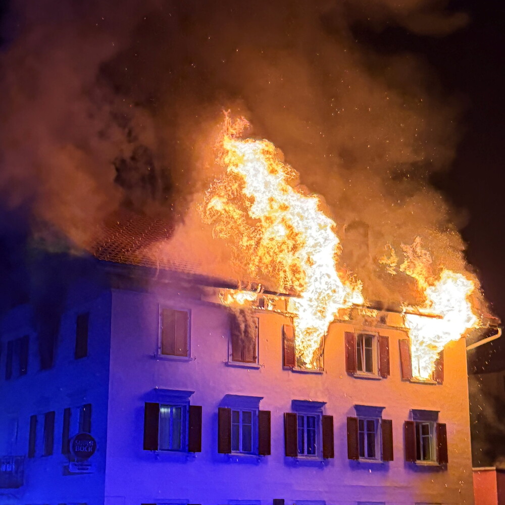Anteprima: Svizzera: incendio in un ristorante con appartamenti, cinque dispersi
